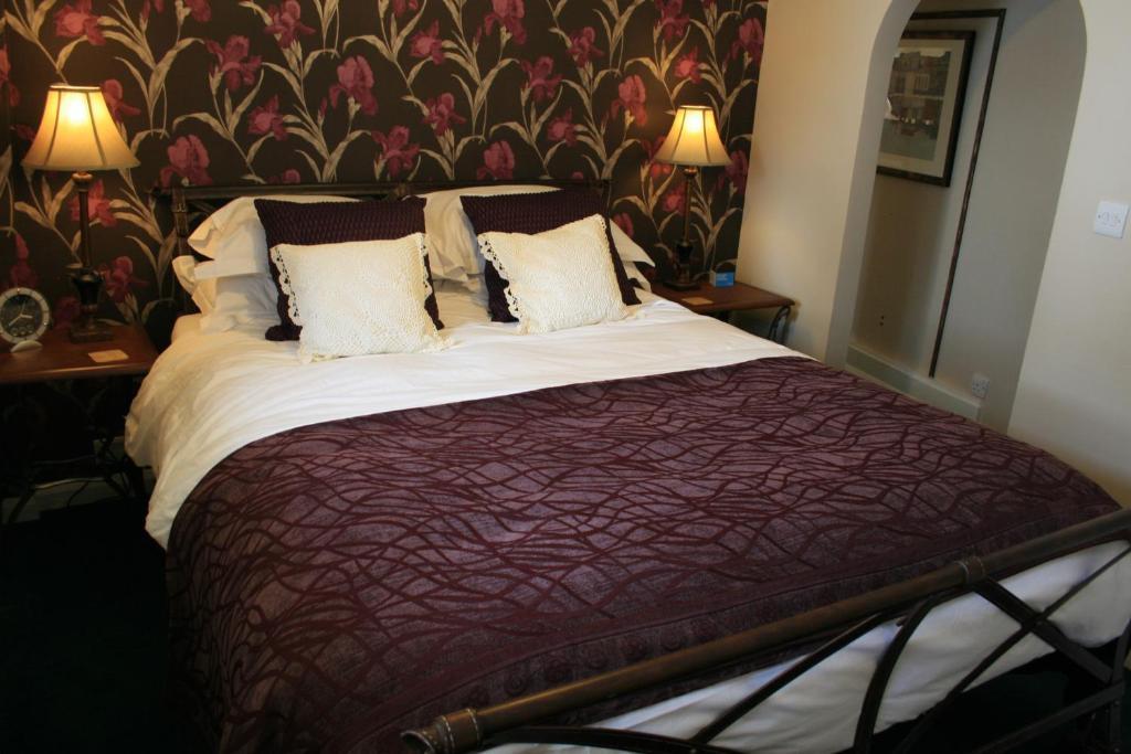 The Salty Monk Bed & Breakfast 시드머스 객실 사진